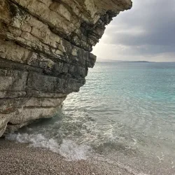 Mirror Beach (Plazhi i Pasqyrave) - Ksamil