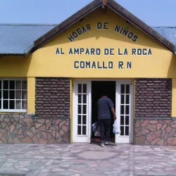 People enjoying the surroundings of Comallo