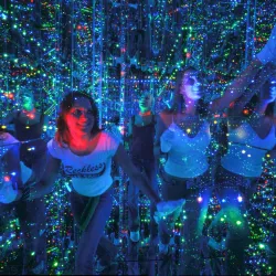 Infinity Attraction - Surfers Paradise (Gold Coast)