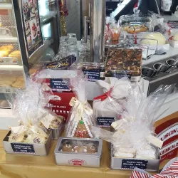 Tarneit Gardens Shopping Centre - Tarneit