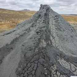 Mud Volcano Museum - Lokbatan