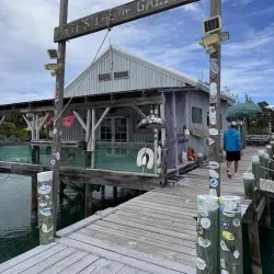 Pete's Pub and Gallery - Marsh Harbour