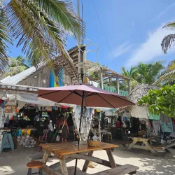 Pete's Pub and Gallery - Marsh Harbour