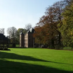 Coloma Park and Castle - Sint-Pieters-Leeuw