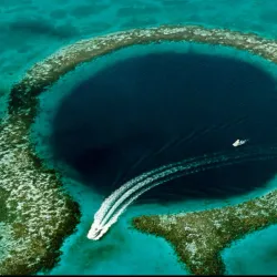 The Great Blue Hole - Ambergris Caye