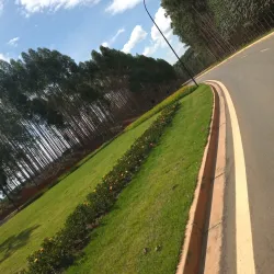 People enjoying the surroundings of Itatiba