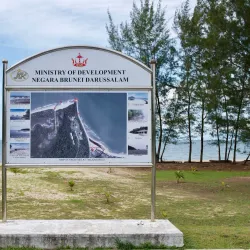 Tanjong Batu Beach - Muara