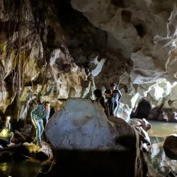 Phnom Chhngok Cave Temple - Kampot