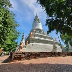 Wat Phnom - Phnom Penh