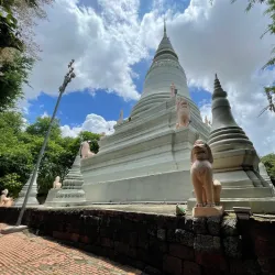 Wat Phnom - Phnom Penh