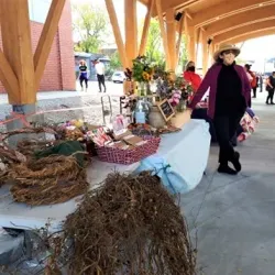 Granby Farmers' Market (Marché Public de Granby) - Granby