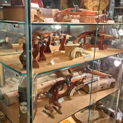 Local Artisan Shops - La Patrie