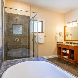 Halcyon Hot Springs - Trail