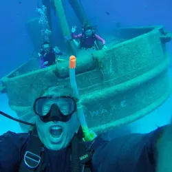 Coral Reef Divers - Seven Mile Beach
