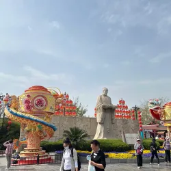 Qingming Riverside Landscape Garden - Luoyang