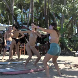 Surfing Lessons and Schools - Tamarindo