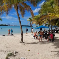 Playa Boca Chica - Santo Domingo Este