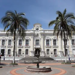 Parque Central de Otavalo - Otavalo