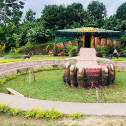 Centro Cultural Tsáchila - Santo Domingo