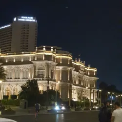 Tahrir Square (nearby in Cairo) - Giza