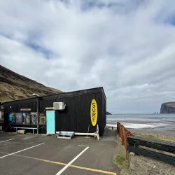 Tjørnuvík Beach - Strendur