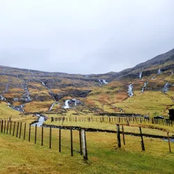 Tjørnuvík Beach - Strendur