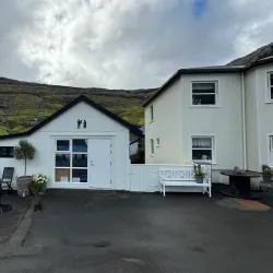 Tjørnuvík Beach - Strendur