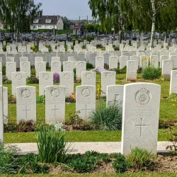 Albert War Cemetery - Albert