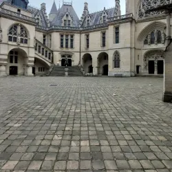 Nearby Château de Pierrefonds - Berny-Riviere