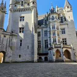 Nearby Château de Pierrefonds - Berny-Riviere