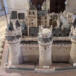 Nearby Château de Pierrefonds - Berny-Riviere