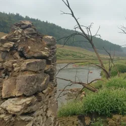 Lac de Guerlédan (nearby) - Rostrenen