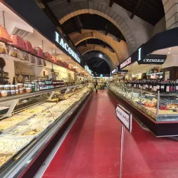 The Versailles Market (Marché Notre-Dame) - Versailles