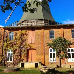 People enjoying the surroundings of Osterholz-Scharmbeck