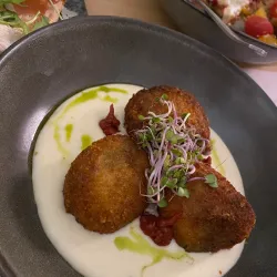 Local Cafes and Taverns - Melissia