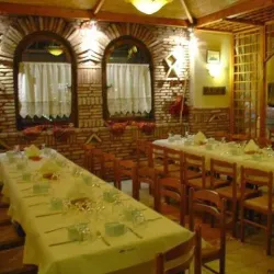 Local Taverns and Cafes - Vari