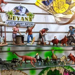 Local Markets and Craft Shops - Ituni