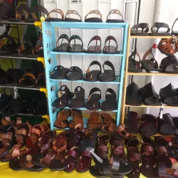 Local Markets and Craft Shops - Ituni