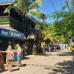 West End Village - Roatan