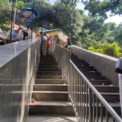 Pazhamudircholai Murugan Temple - Dindigul
