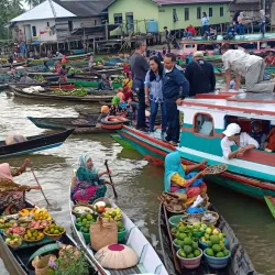 Banjarmasin Floating Market - Kalimantan