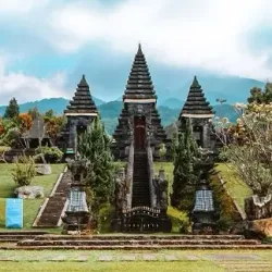 Pura Parahyangan Agung Jagatkartta - Karawang