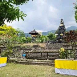 Pura Parahyangan Agung Jagatkartta - Karawang