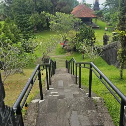 Pura Parahyangan Agung Jagatkartta - Karawang