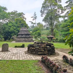 Sumberawan Temple - Kediri