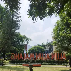 Malang City Square (Alun-Alun Kota Malang) - Malang
