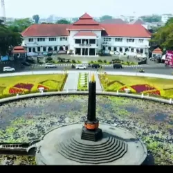 Tugu Malang (Malang Monument) - Malang
