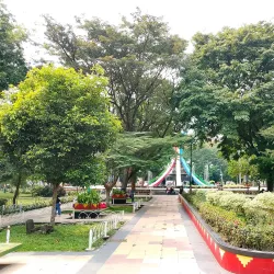 Alun-Alun Metro - Metro