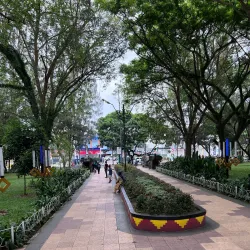 Alun-Alun Metro - Metro