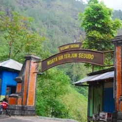 Air Terjun Sedudo (Sedudo Waterfall) - Nganjuk